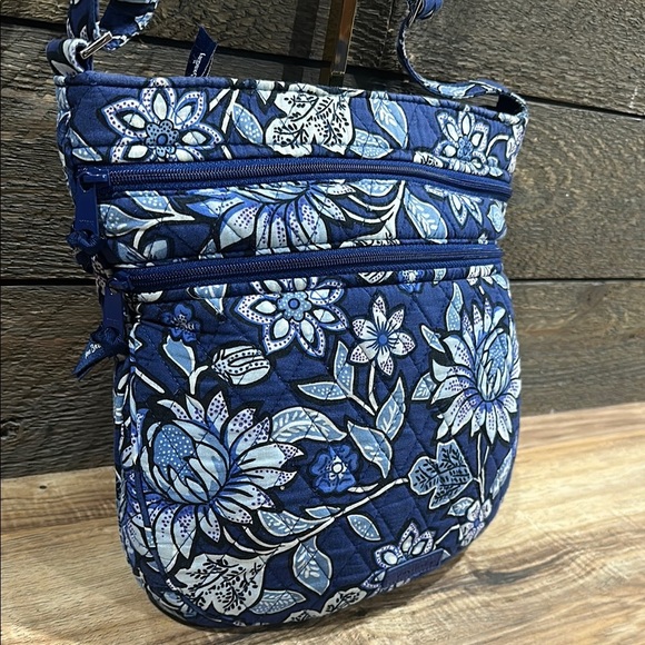 Vera Bradley Trio Zip Hipster Crossbody Bag in Tropic Tapestry Blue Floral EUC - Picture 1 of 11